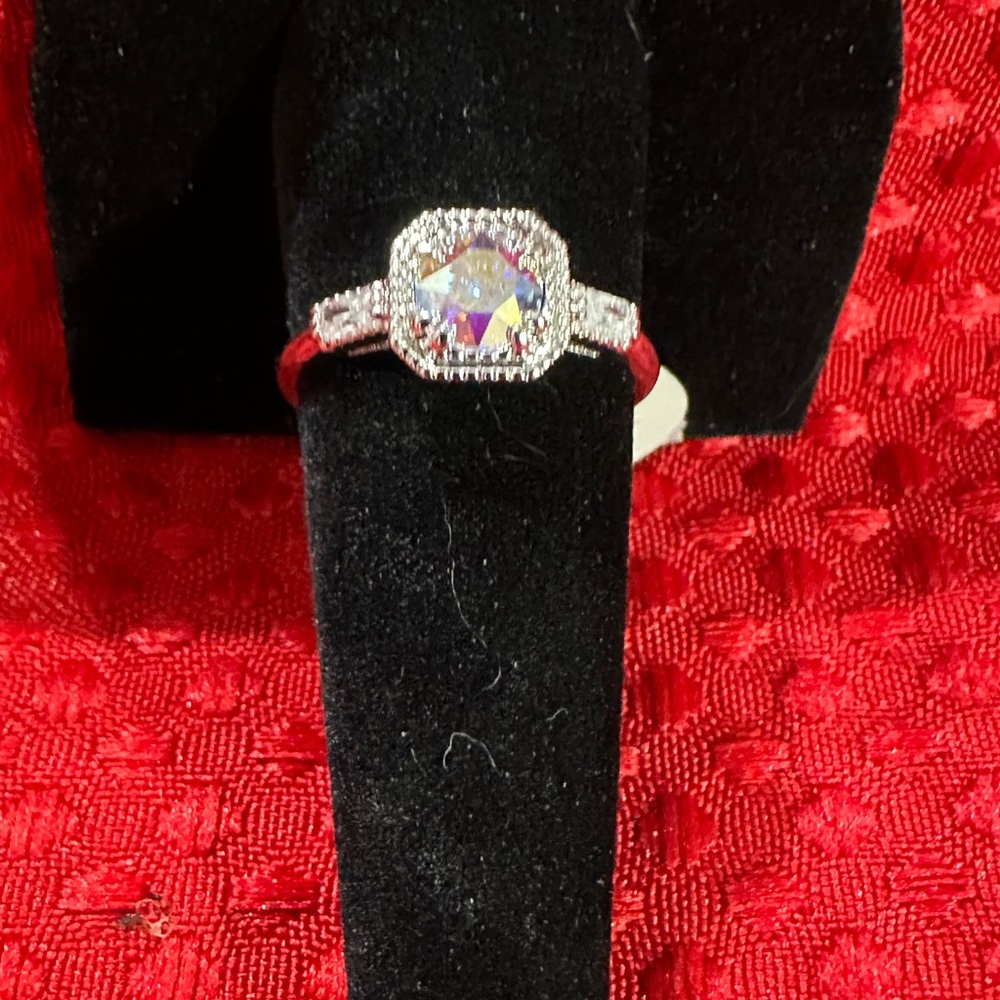 Costume Jewelry Ring. Size 9.